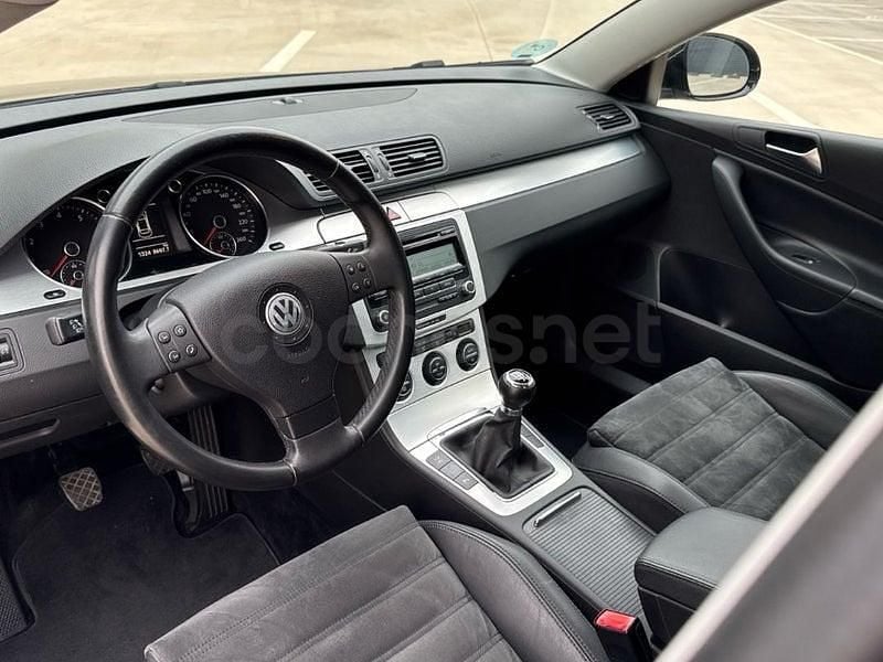 Usado VW Passat Highline 160 CV (117 kW) 2009 Negro Berlina