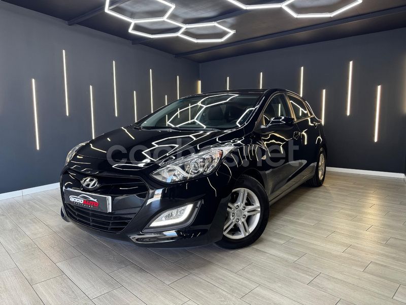 Negro Usado 2012 Hyundai i30 Berlina | 9990 € (Un poco caro) - Imagen 1/4