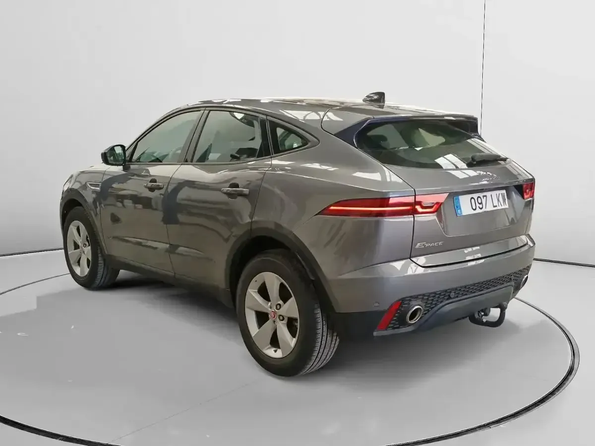 Usado Jaguar E-Pace 150 CV (110 kW) 2020 Gris / plata SUV