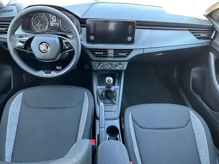 Usado Skoda Kamiq Active 95 CV (69 kW) 2022 Blanco SUV