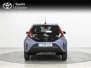 Usado Toyota Aygo Play 72 CV (52 kW) 2024 Gris