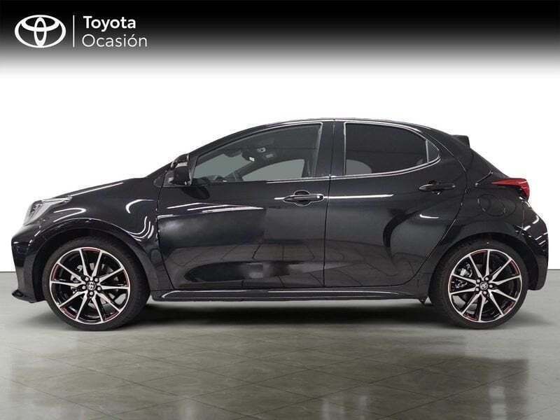 Usado Toyota Yaris Plus 130 CV (95 kW) 2024 Negro Utilitario