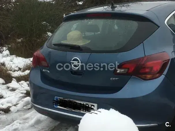 Usado Opel Astra 110 CV (80 kW) 2013 Azul Berlina