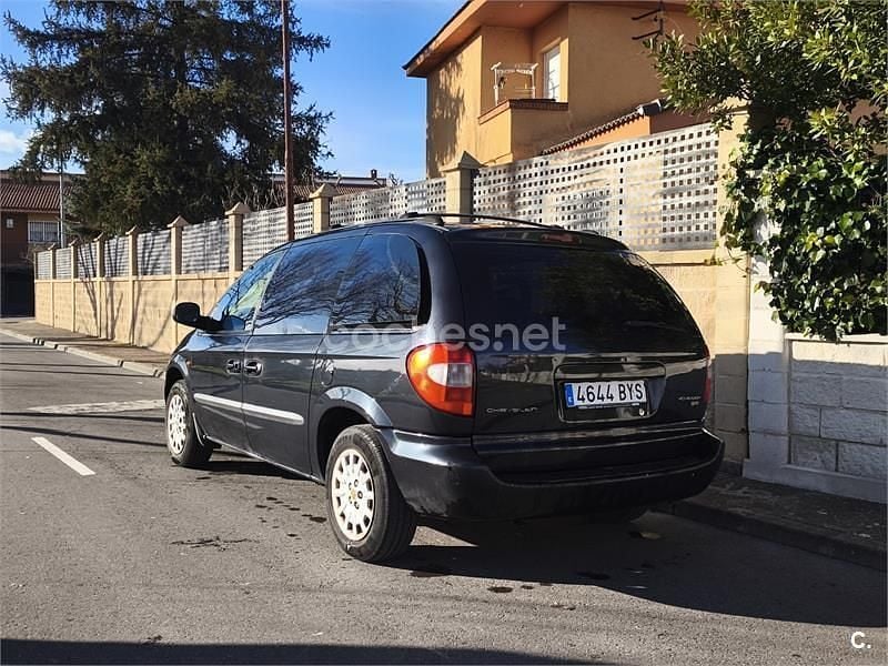 Usado Chrysler Voyager 150 CV (110 kW) 2002 Negro Monovolumen