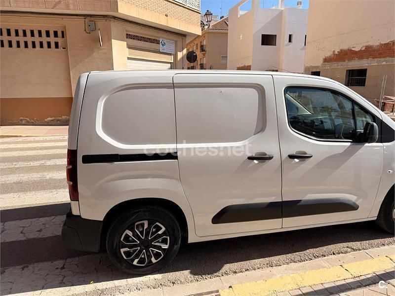 Usado Citroën Berlingo Feel 102 CV (75 kW) 2019 Blanco Monovolumen