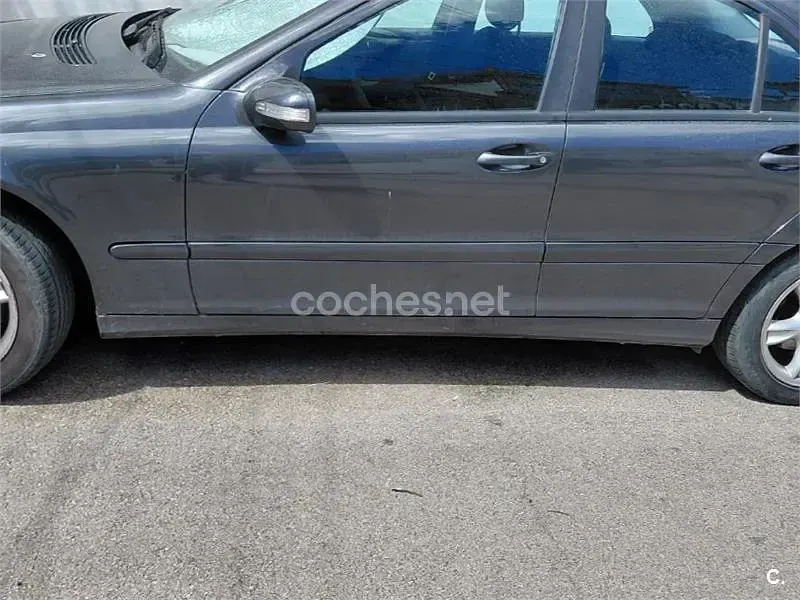 Usado Mercedes C200 Classic 122 CV (89 kW) 2007 Gris / plata Berlina