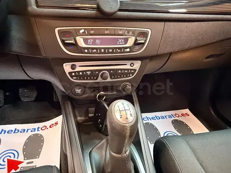 Usado Renault Mégane III Authentique 90 CV (66 kW) 2011 Gris / plata Berlina