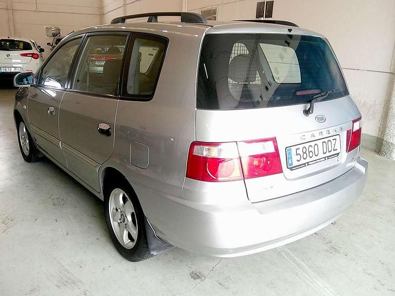 Usado Kia Carens EX 112 CV (82 kW) 2004 Plateado Monovolumen