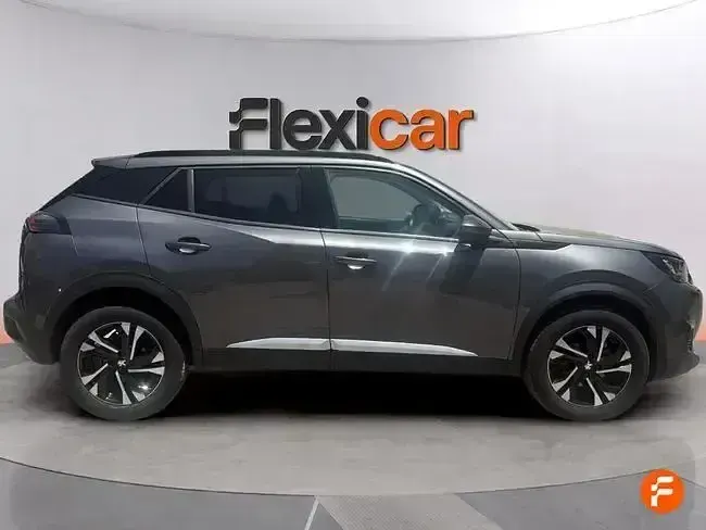 Usado Peugeot 2008 Allure 130 CV (95 kW) 2021 Gris SUV