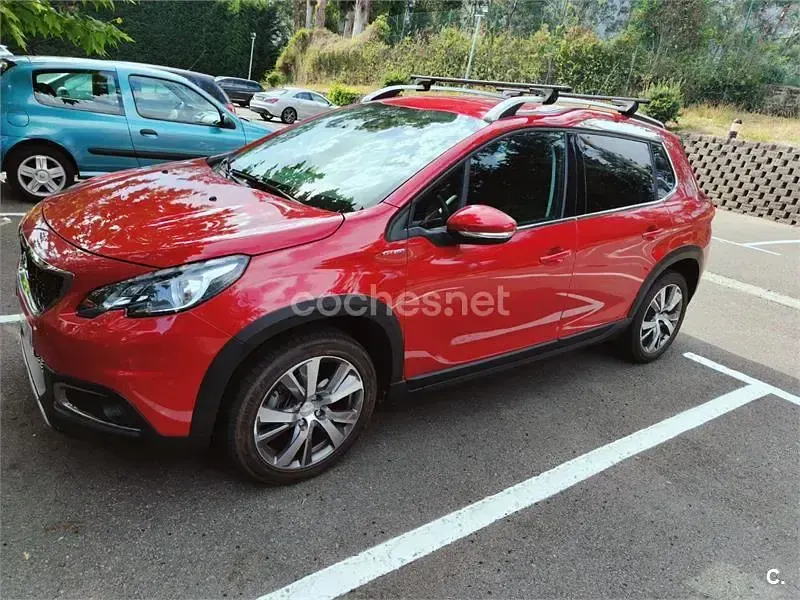 Usado Peugeot 2008 Allure 120 CV (88 kW) 2017 Rojo SUV