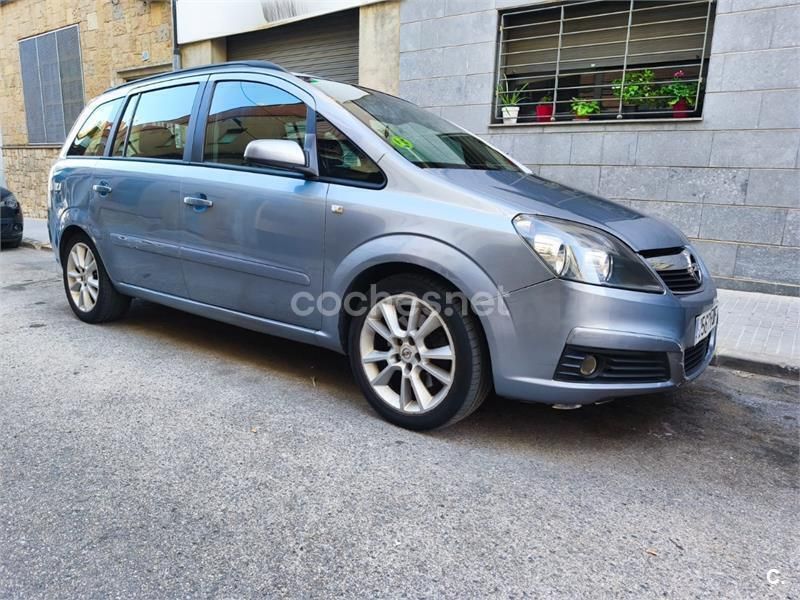 Gris / plata Usado 2006 Opel Zafira Enjoy Monovolumen | 2900 € (Precio justo) - Imagen 1/4
