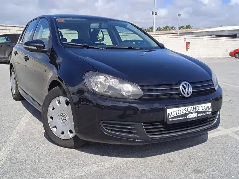 Usado VW Golf VI 105 CV (77 kW) 2010 Negro Utilitario