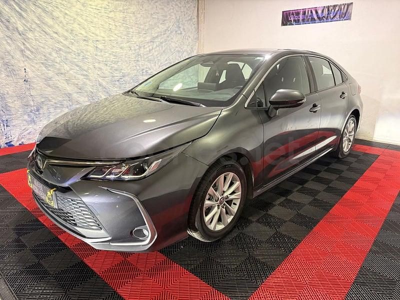 Usado Toyota Corolla Active 140 CV (102 kW) 2024 Granate Berlina