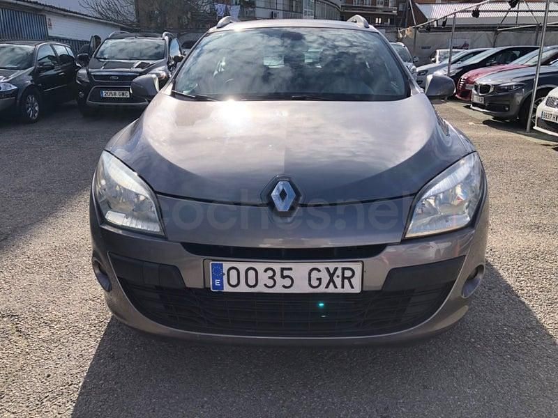 Usado Renault Mégane GrandTour Expression 105 CV (77 kW) 2010 Gris / plata Familiar