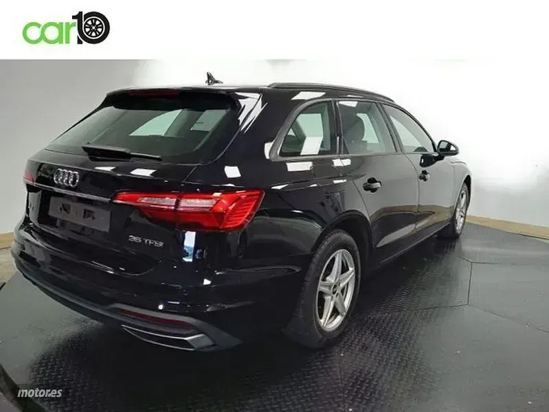 Usado Audi A4 150 CV (110 kW) 2021 Negro Familiar
