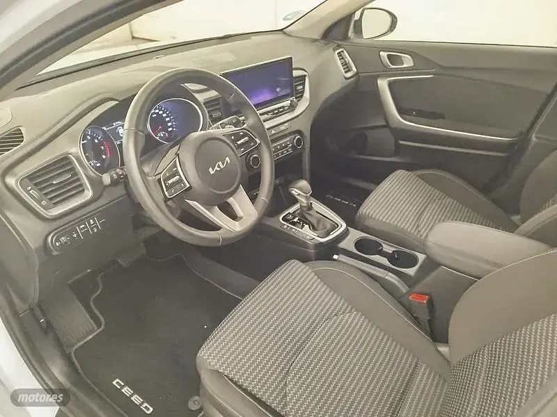 Usado Kia Ceed 100 CV (73 kW) 2025 Blanco Utilitario