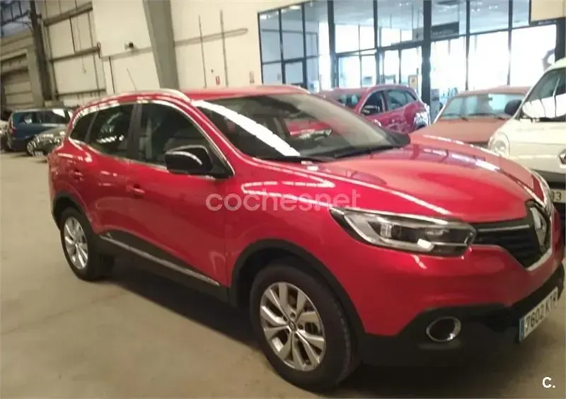 Usado Renault Kadjar LIMITED 110 CV (80 kW) 2019 Rojo SUV