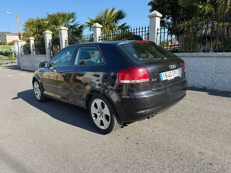 Usado Audi A3 Ambition 100 CV (73 kW) 2003 Negro Utilitario