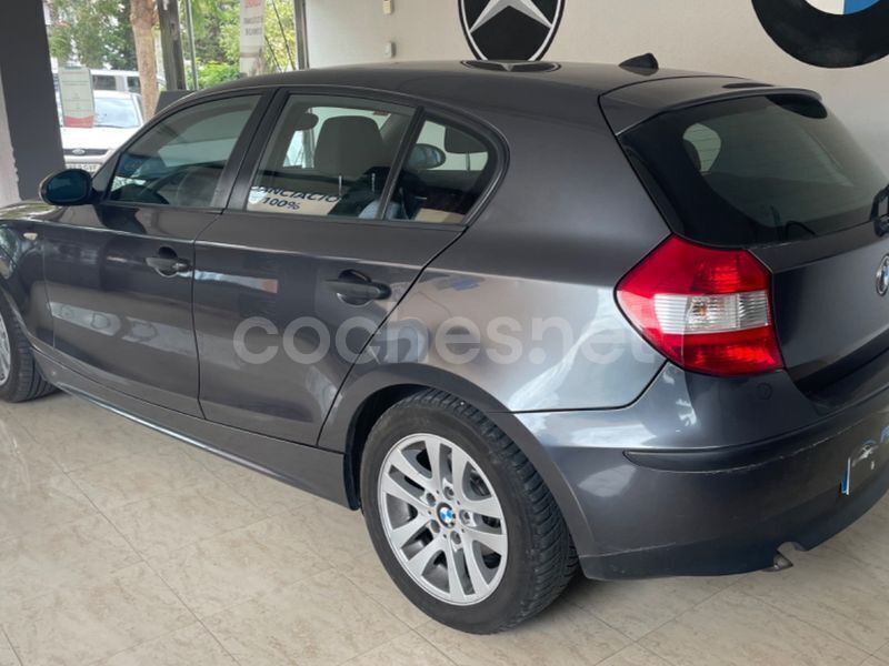 Usado BMW 118 143 CV (105 kW) 2008 Gris / plata Utilitario