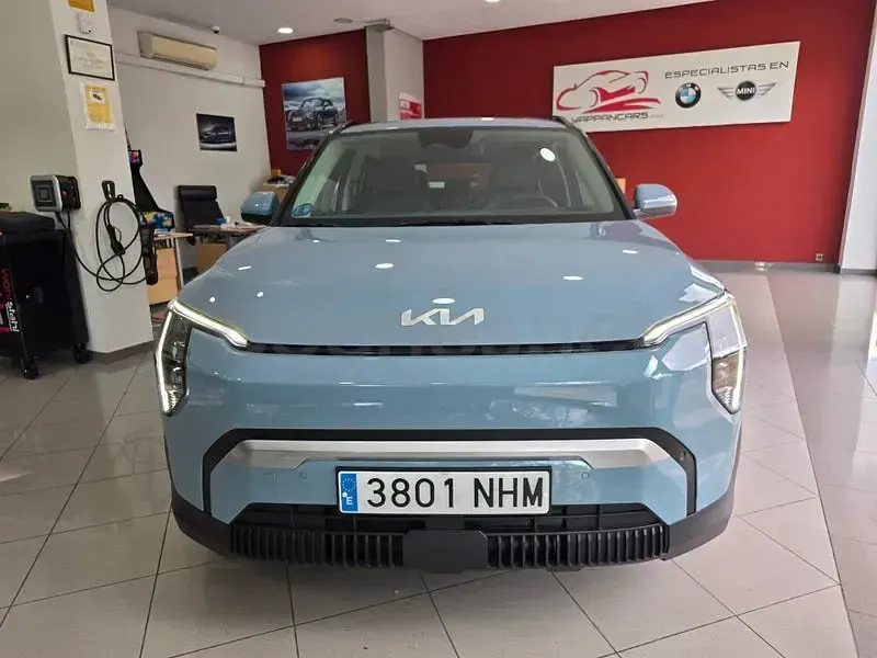 Begagnad Kia EV3 Air 150 kW (204 HK) 2025 Blå SUV