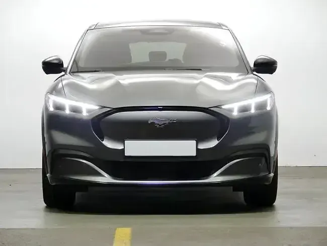 Usado Ford Mustang Mach-E Premium 216 kW (294 CV) 2023 Gris SUV