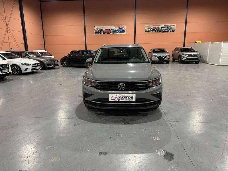 Usado VW Tiguan Life 150 CV (110 kW) 2022 Gris / plata SUV