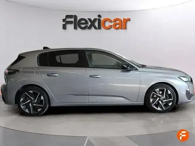 Usado Peugeot 308 Allure 130 CV (95 kW) 2023 Gris / plata Berlina