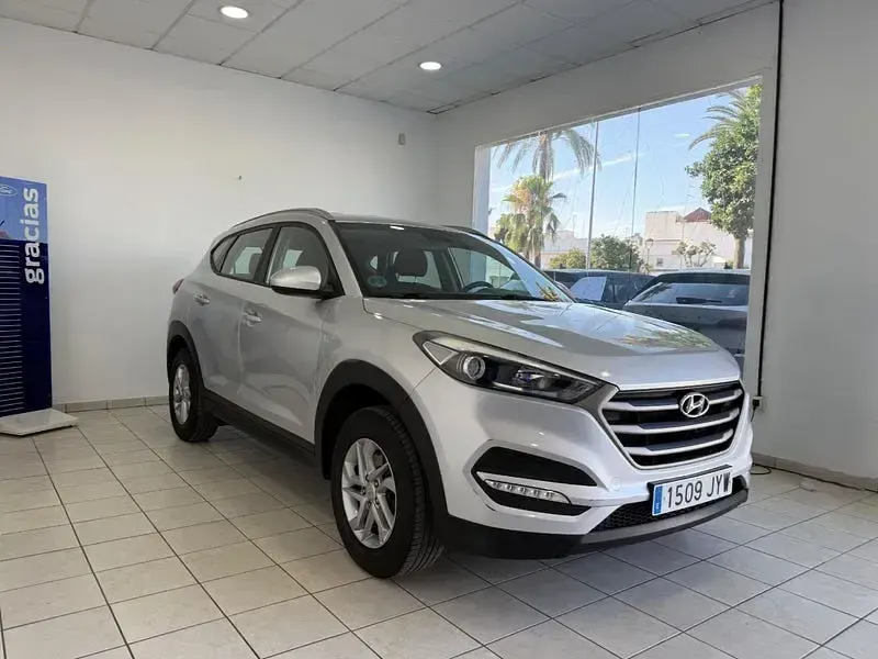 Usado Hyundai Tucson 131 CV (96 kW) 2017 Gris / plata SUV