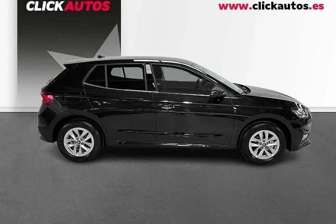 Usado Skoda Fabia Selection 95 CV (69 kW) 2025 Blanco Utilitario