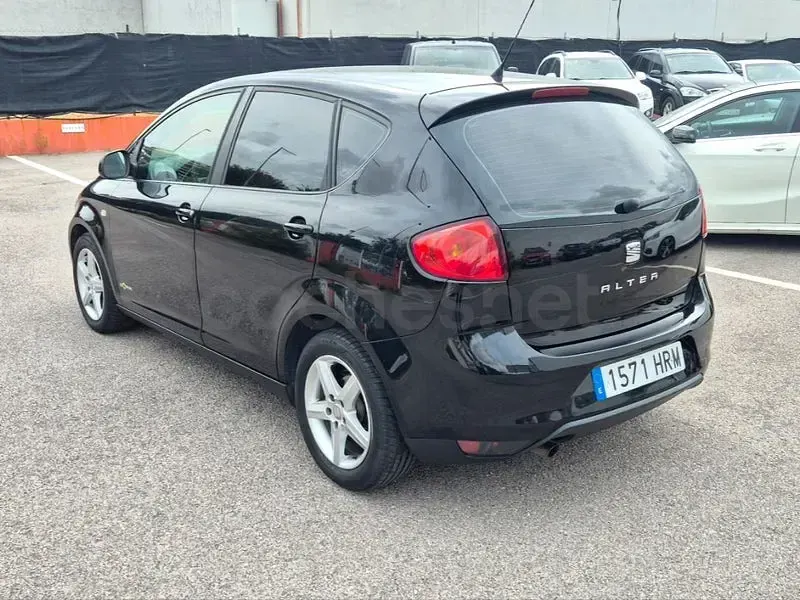 Usado Seat Altea Ecomotive 105 CV (77 kW) 2013 Negro Monovolumen