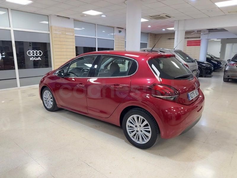 Usado Peugeot 208 Active 82 CV (60 kW) 2018 Granate Utilitario