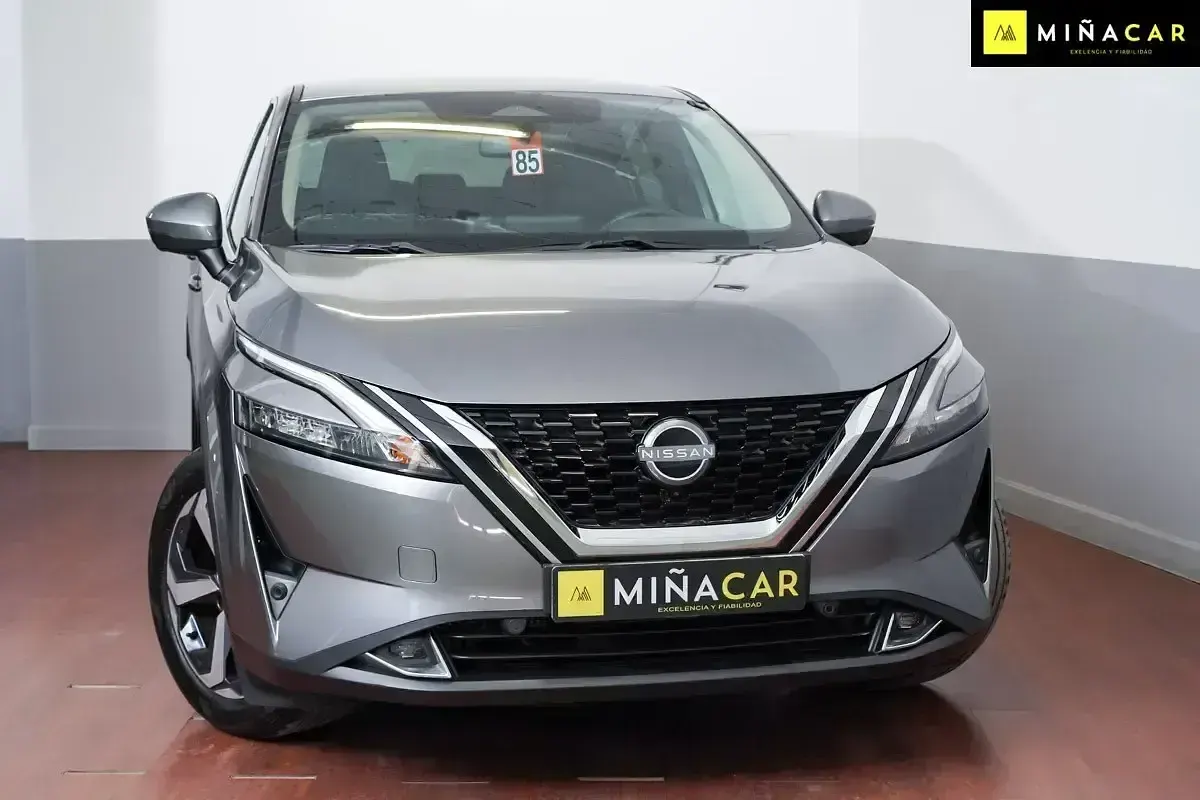 Usado Nissan Qashqai N-Connecta 140 CV (102 kW) 2023 Gris / plata SUV