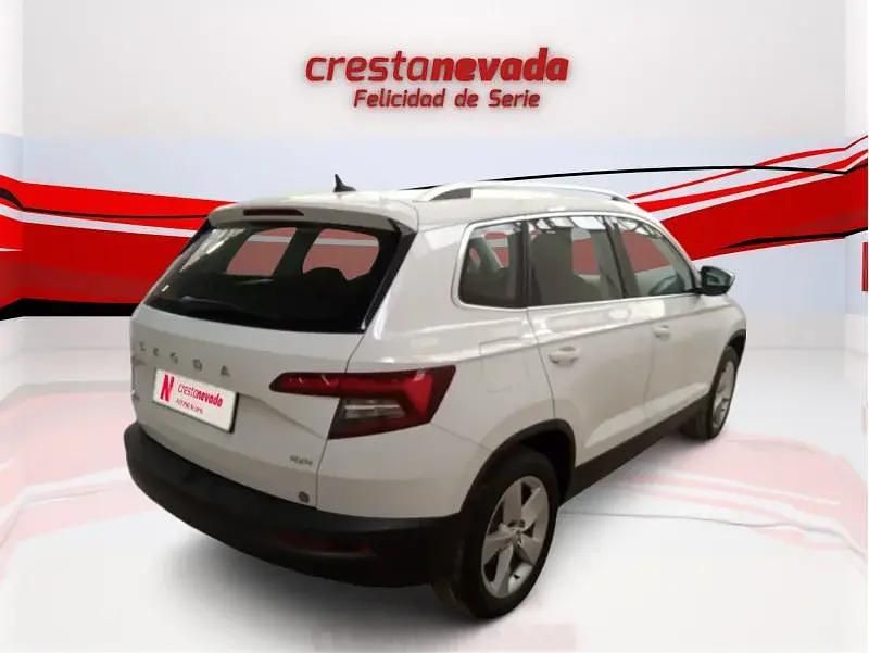 Usado Skoda Karoq Ambition 150 CV (110 kW) 2021 Blanco SUV