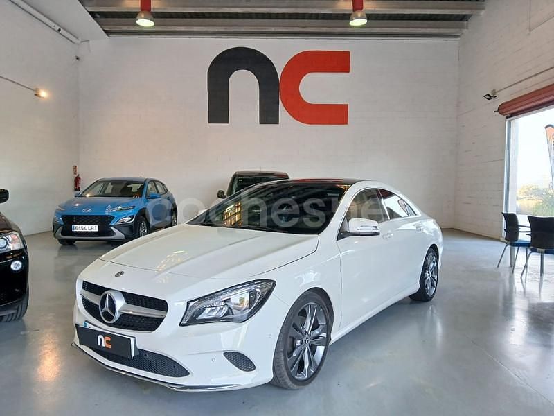 Blanco Usado 2017 Mercedes CLA200 Berlina | 24.700 € (Un poco caro) - Imagen 1/4