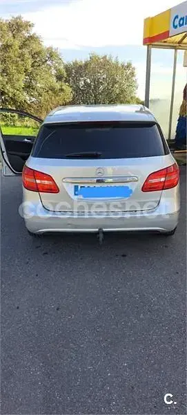 Usado Mercedes B180 109 CV (80 kW) 2013 Gris / plata Utilitario