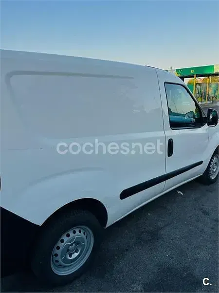 Usado Fiat Doblò Active 75 CV (55 kW) 2010 Blanco Monovolumen