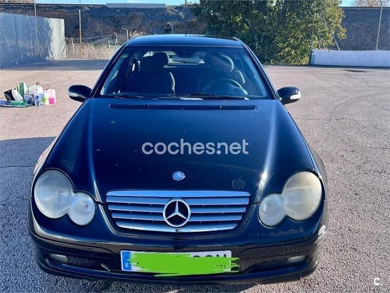 Usado Mercedes C200 163 CV (119 kW) 2003 Negro Berlina