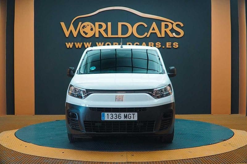 Usado Fiat Doblò 102 CV (75 kW) 2023 Blanco Monovolumen