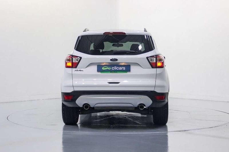 Usado Ford Kuga Trend 120 CV (88 kW) 2019 Blanco SUV