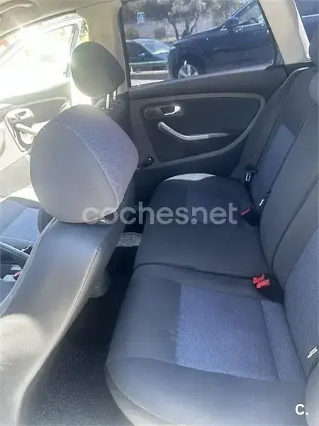 Usado Seat Ibiza 100 CV (73 kW) 2006 Azul Utilitario