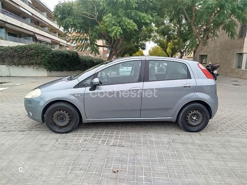Gris / plata Usado 2007 Fiat Grande Punto Utilitario | 2500 € (Super precio) - Imagen 1/4