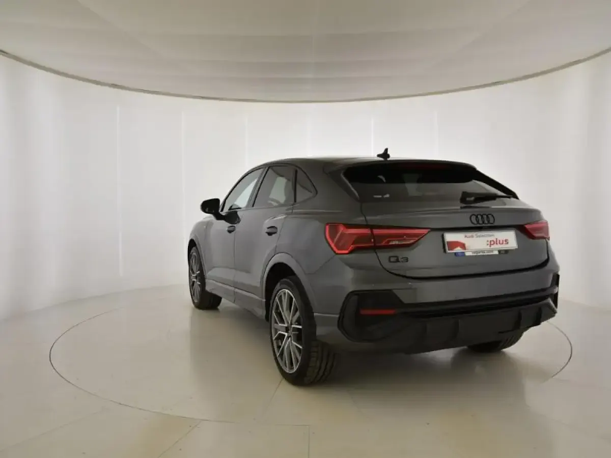 Usado Audi Q3 150 CV (110 kW) 2023 Gris/plata SUV