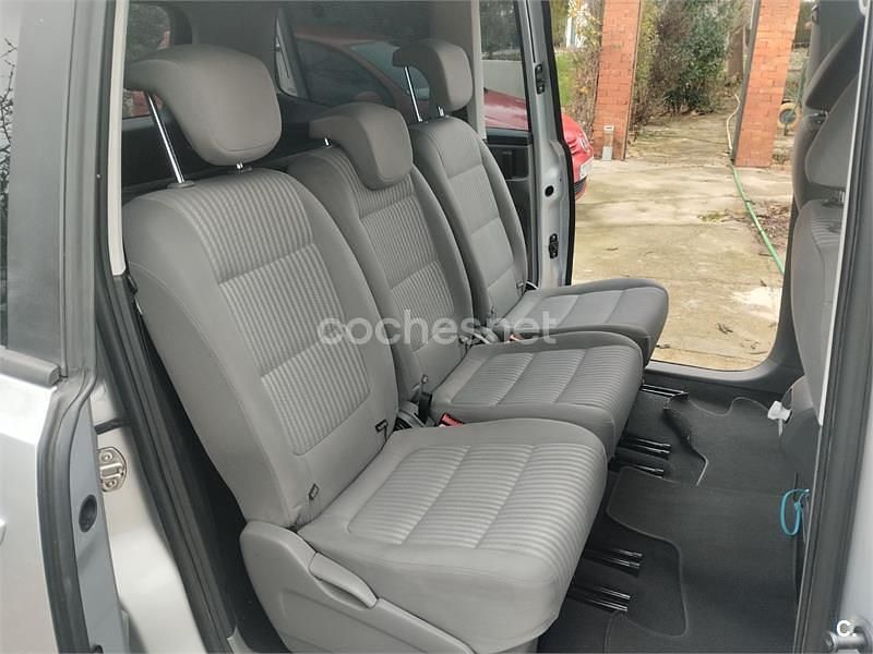 Usado Seat Alhambra Reference 140 CV (102 kW) 2011 Gris / plata Monovolumen