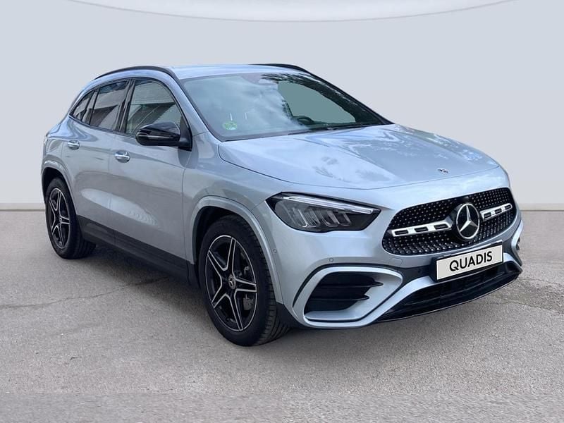 Usado Mercedes GLA200 150 CV (110 kW) 2024 Gris plata SUV
