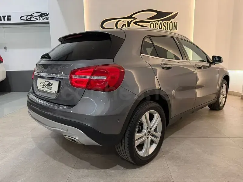 Usado Mercedes GLA220 177 CV (130 kW) 2017 Gris / plata SUV