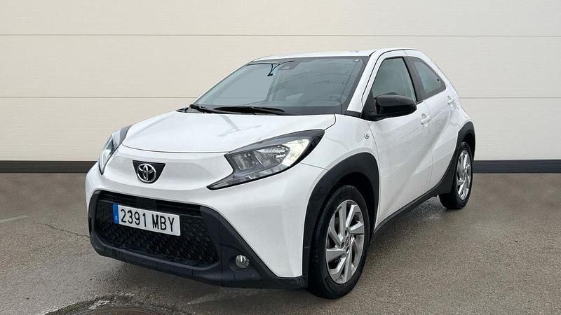 Usado Toyota Aygo Play 72 CV (52 kW) 2022 Blanco Utilitario