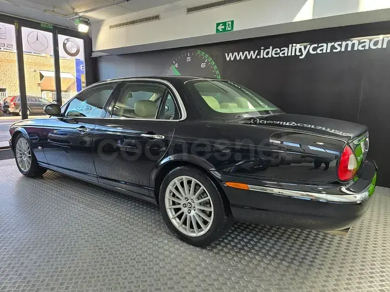Usado Jaguar XJ6 Executive 207 CV (152 kW) 2006 Negro Berlina