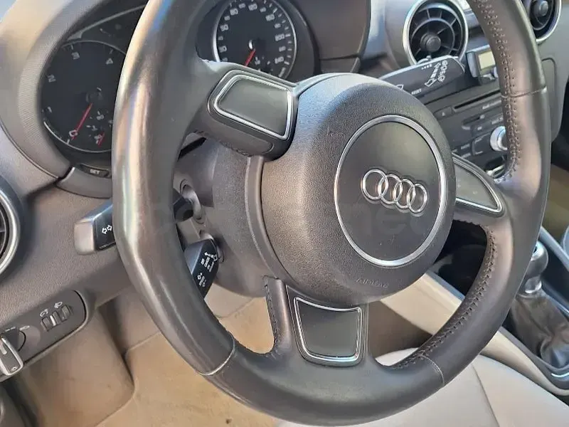 Usado Audi A1 Ambition 105 CV (77 kW) 2010 Azul Utilitario