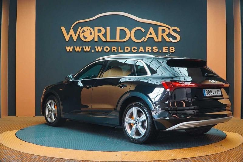 Usado Audi e-tron Ambiente 300 kW (408 CV) 2022 Negro SUV