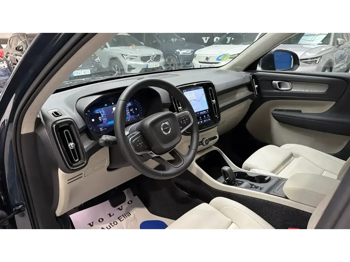 Usado Volvo XC40 Core 163 CV (119 kW) 2025 Azul SUV
